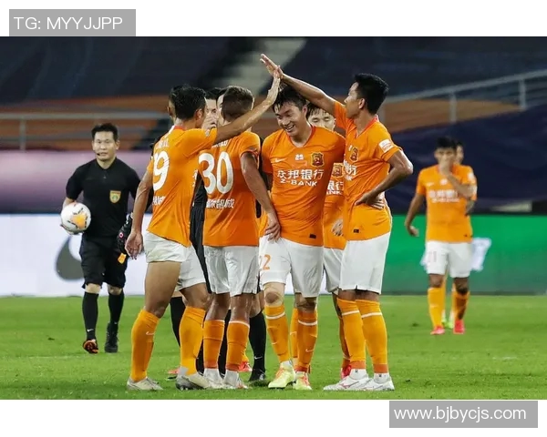 广州恒大与武汉卓尔激战正酣谁能在这场对决中笑到最后